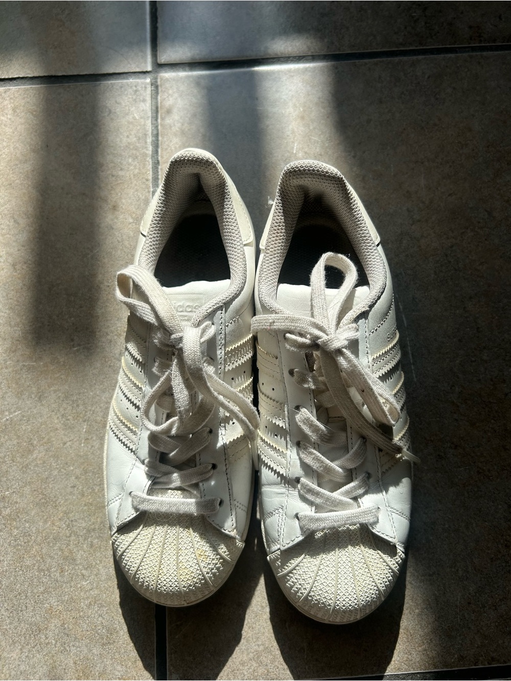 adidas Sneakers